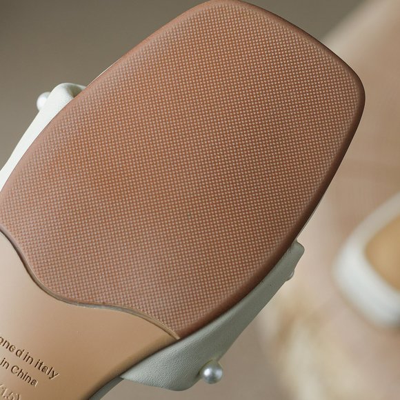 PERLE Leather Pearl-Embellished Low-Block Heel Mule / US 3 / Dane Fashion - Picture 7 of 7